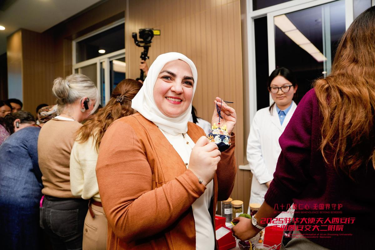 夫人西安行走进西安交大二附院j9九游会网址是什么驻华大使(图11)