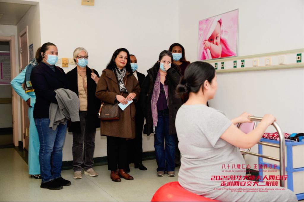 夫人西安行走进西安交大二附院j9九游会网址是什么驻华大使(图12)