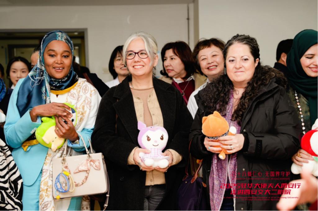 夫人西安行走进西安交大二附院j9九游会网址是什么驻华大使(图10)